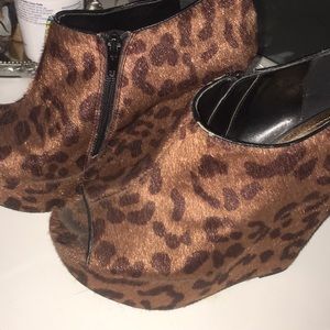 Leopard print wedge